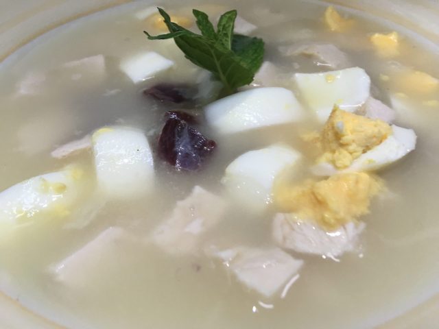 Sopa de la Abuela - Con Pollo, Jamón y Huevo a la Hierbabuena ..... 7,90€